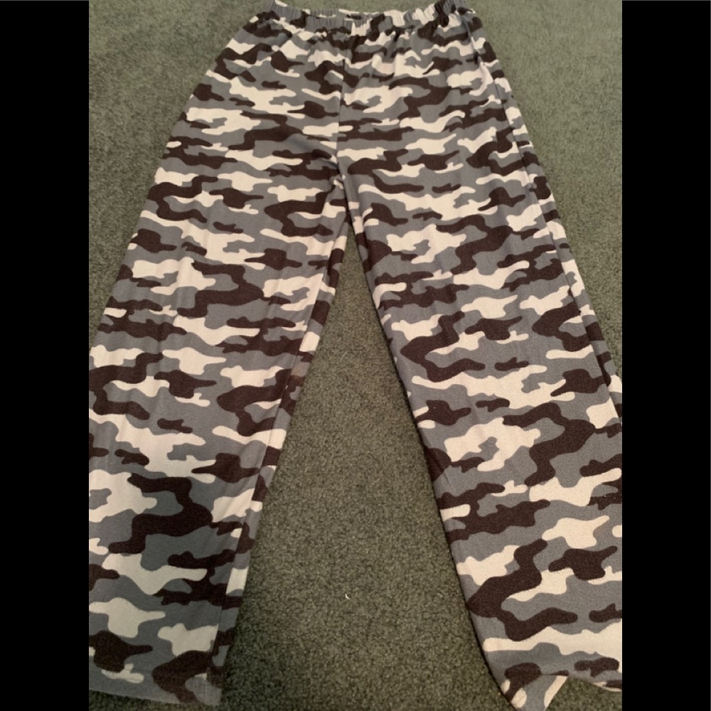 Boy's PJ pants Gray Camo Size 14/16 XL